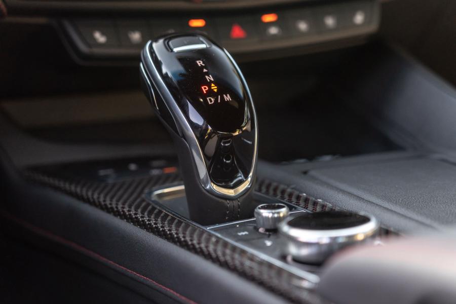 Детали интерьера Cadillac CT5 350T 2019 года  (фото 31 из 40)